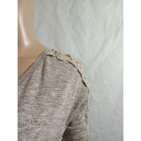 You Are‎ Not Alone Womens Medium Gray Top Embroidery Knit Crop - Picture 3 of 11